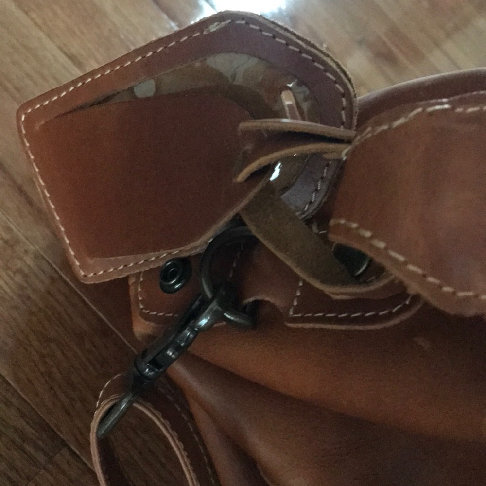 *Feature* NWT! Canyon Outback 100% Leather Duffel - Picture 4 of 5